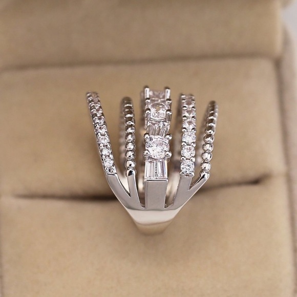 NEW 925 Sterling Silver Beautiful Ring - Picture 3 of 5